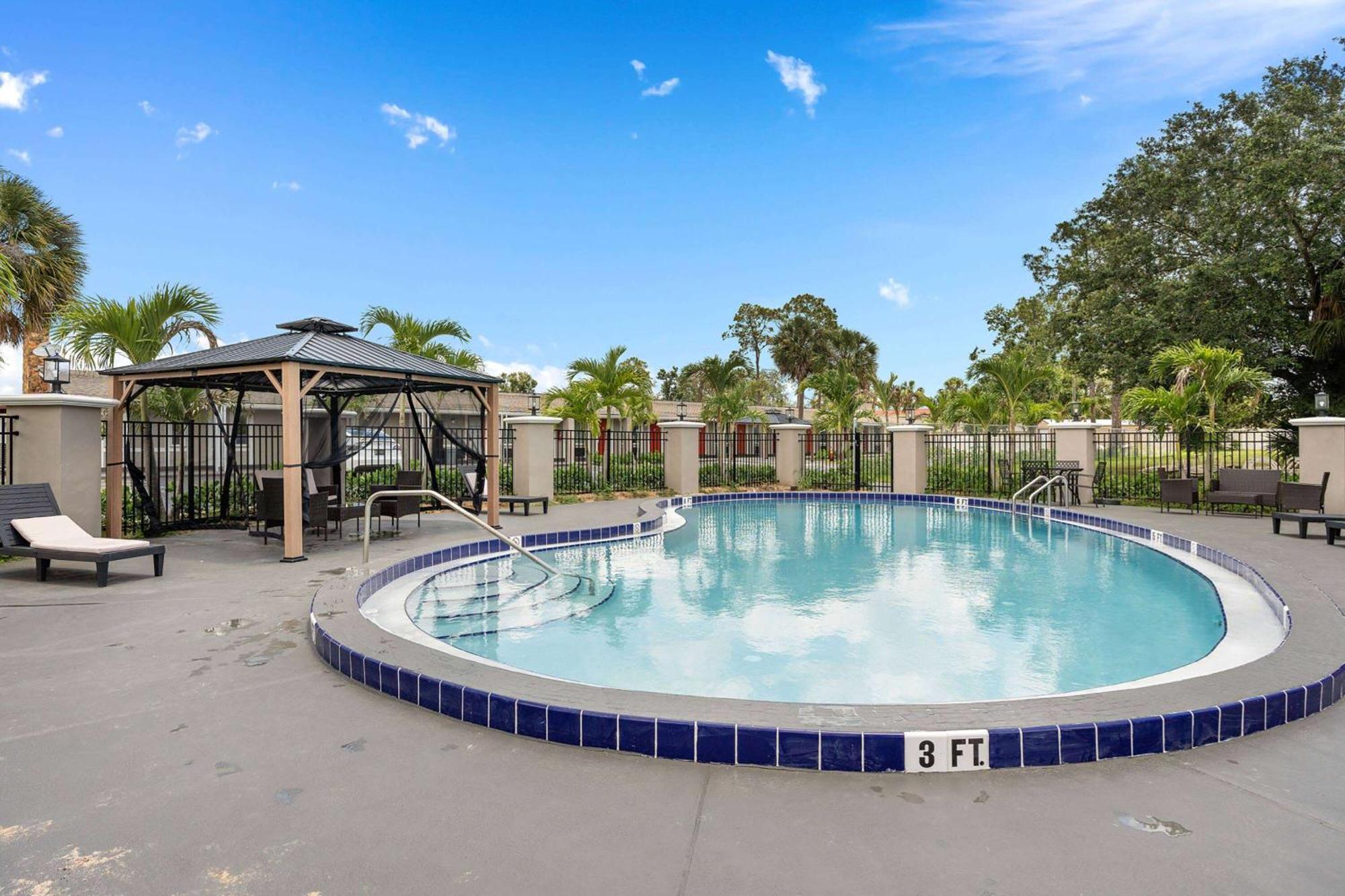 Hotel Super 8 By Wyndham Kissimmee-Orlando Four Corners Exterior foto